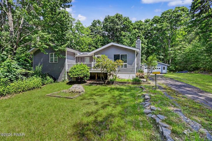 Property Photo:  127 Lone Pine Bay Road  PA 18428 