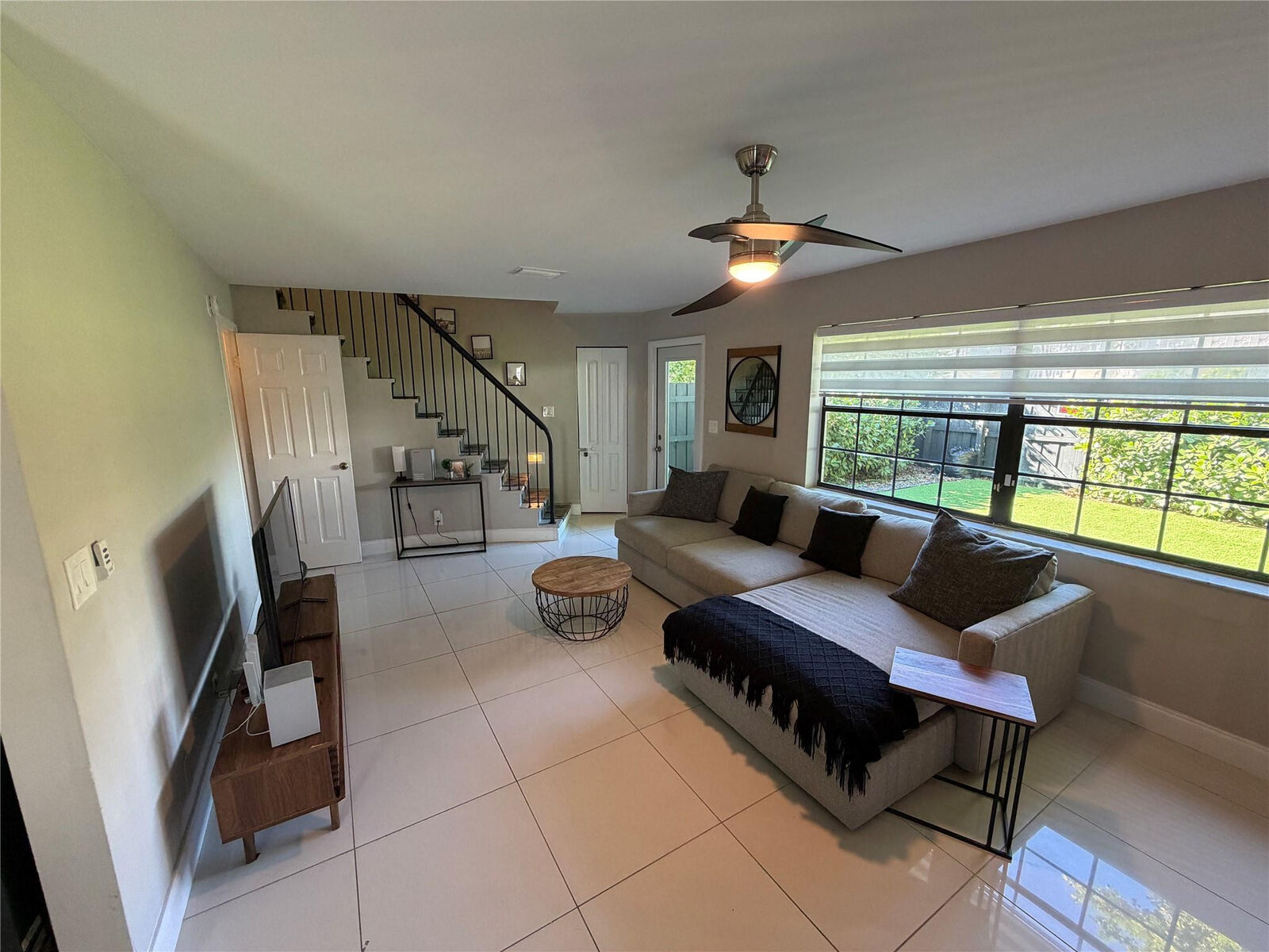 Property Photo:  608 NE 29th Drive 1  FL 33334 