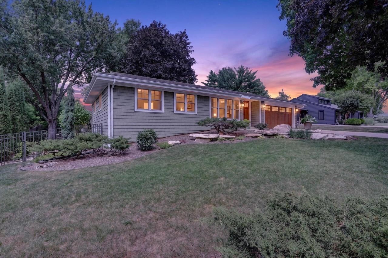 Property Photo: 615 Sussex Drive WI 53546