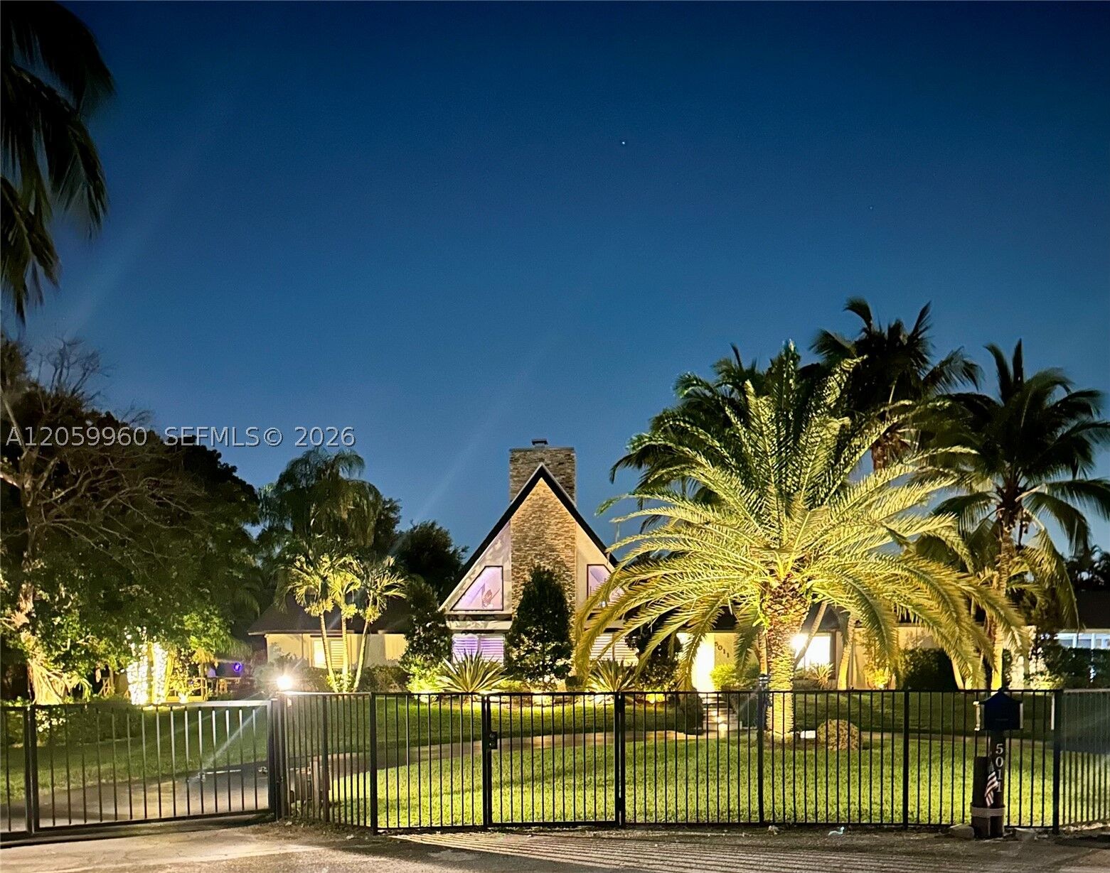 Property Photo: 5011 Hawkhurst Ave FL 33331