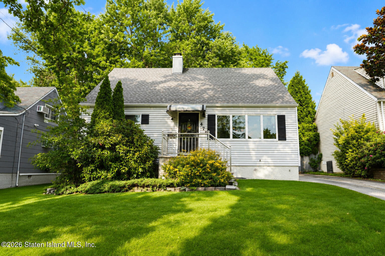 Property Photo:  475 Gansevoort Boulevard  NY 10314 