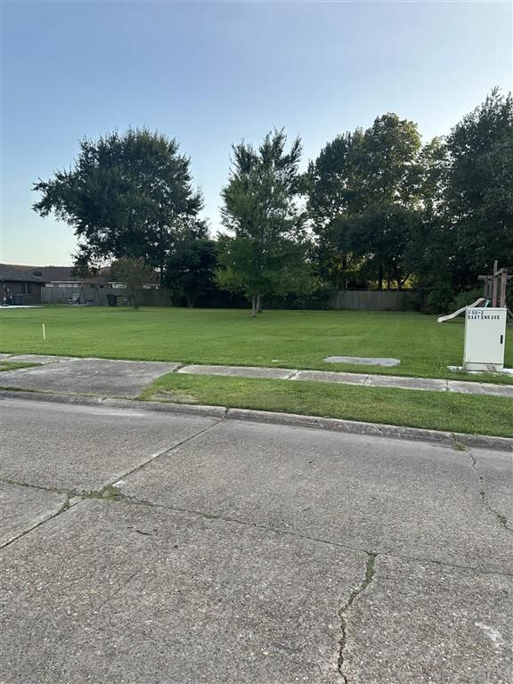 Property Photo:  East End Avenue  LA 70663 