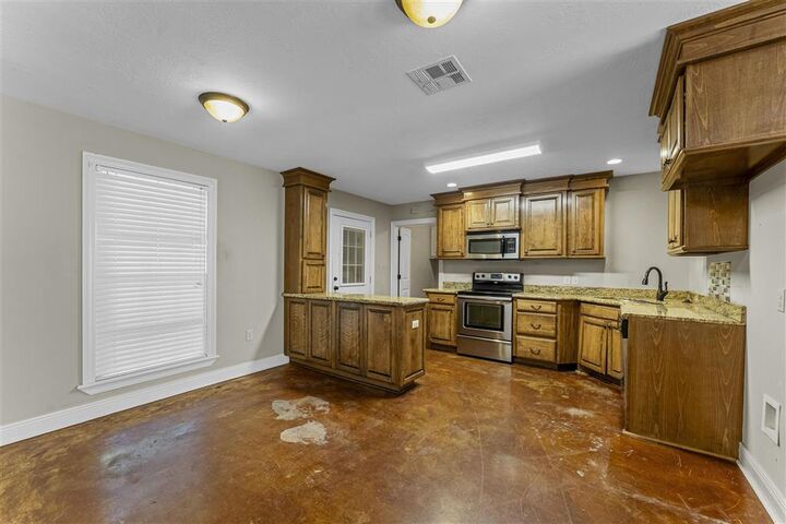 Property Photo:  2116 5th Avenue  LA 70601 
