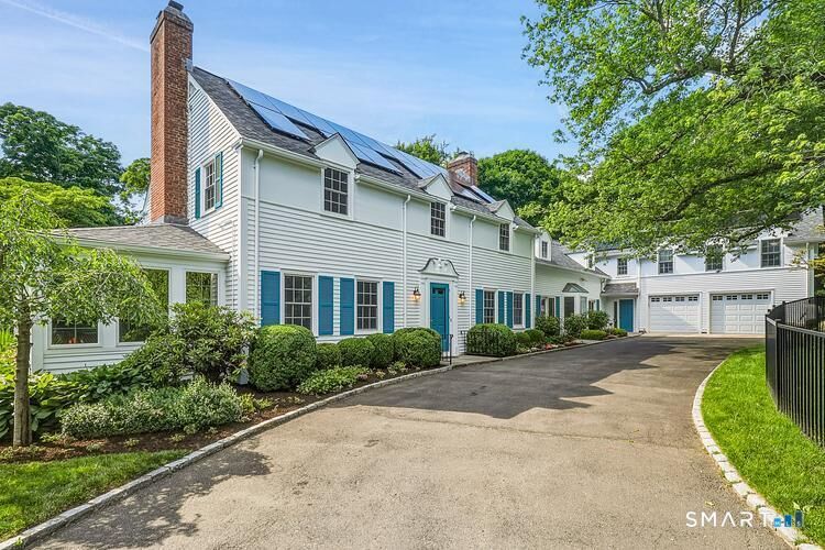Property Photo:  