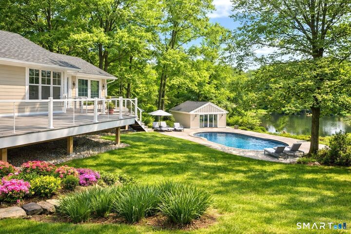 Property Photo:  