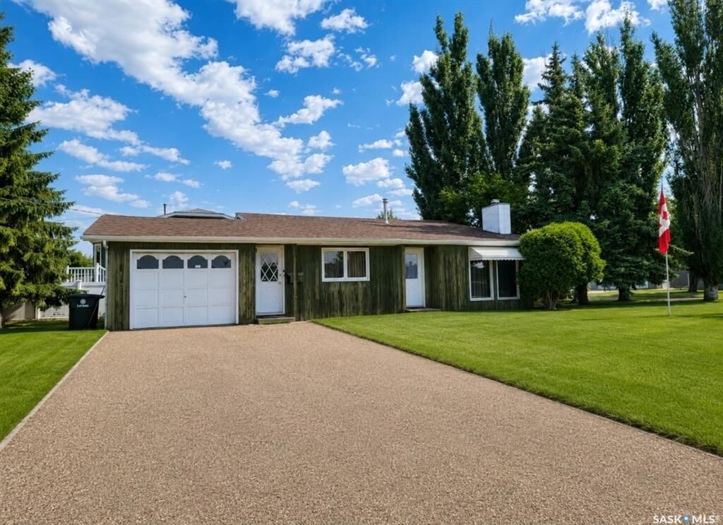 Property Photo:  509 3rd Street E  SK S0K 4W0 