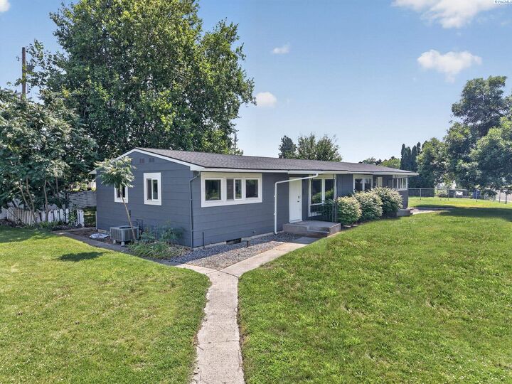 Property Photo: 1016 #B Cedar St WA 99354
