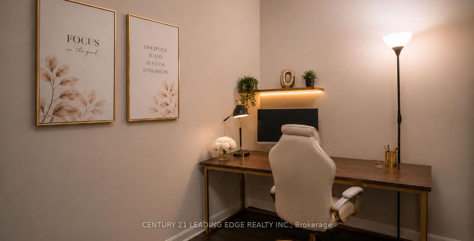 Property Photo: 15 Bruyeres Mews 517 ON M5V 0A7
