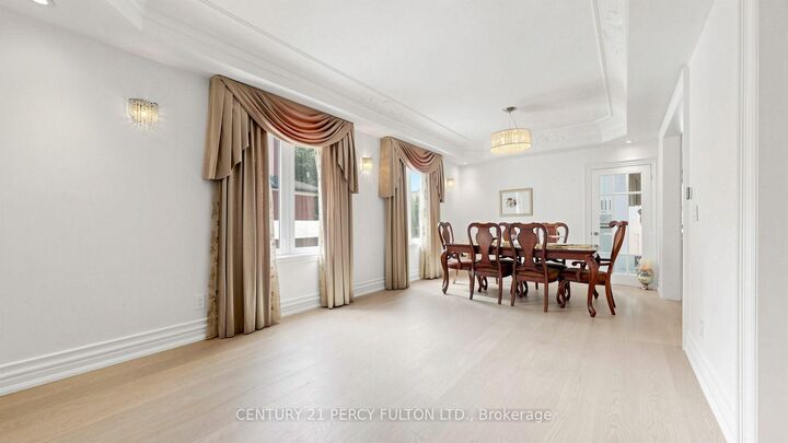 Property Photo:  372B Hounslow Avenue  ON M2R 1H6 