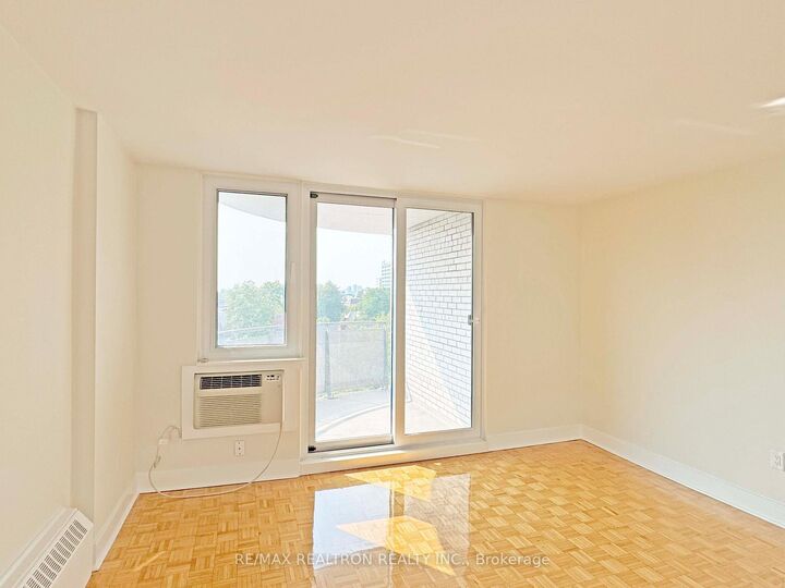 Property Photo:  485 Huron Street 402  ON M5R 2R5 