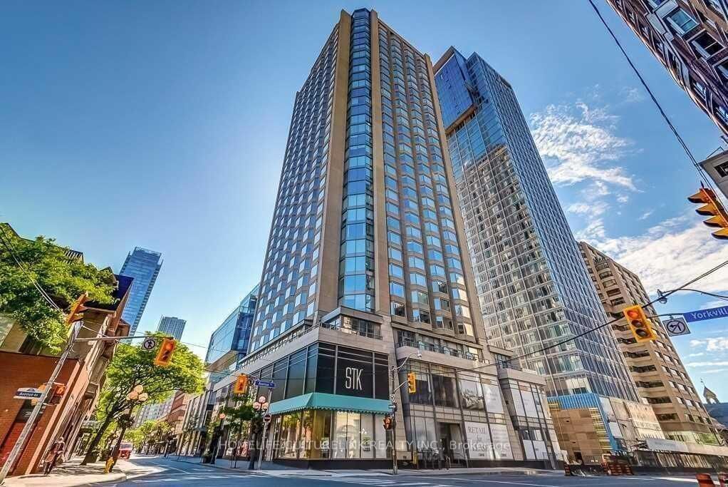 Property Photo:  155 Yorkville Avenue 2010  ON M5R 0B4 