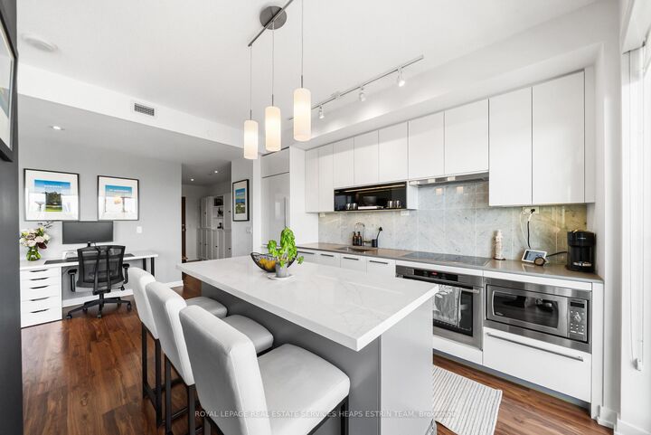 Property Photo:  117 McMahon Drive 1111  ON M2K 0E4 