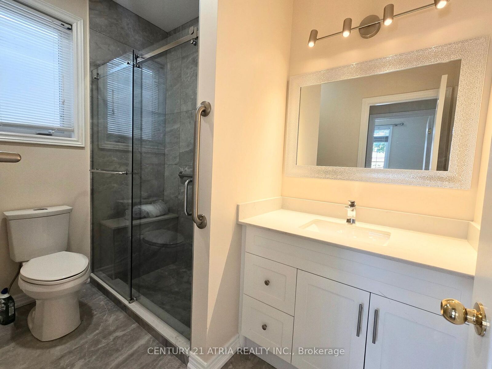 Property Photo:  31 Cliveden Place  ON L6C 2S4 