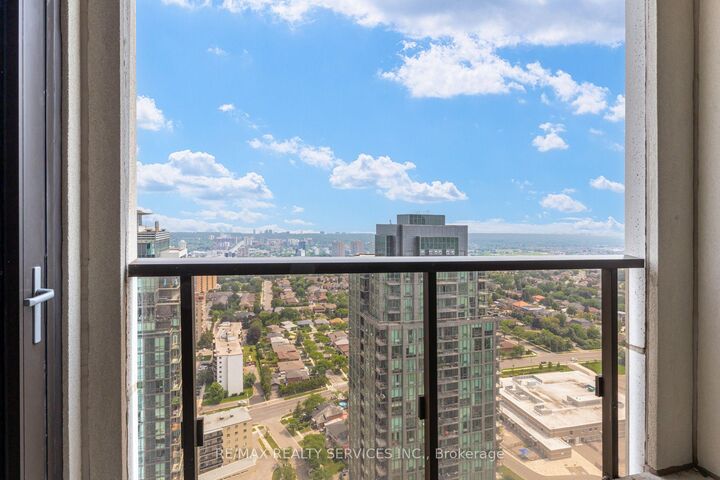 Property Photo: 36 Elm Drive 3507 ON L5B 0N3