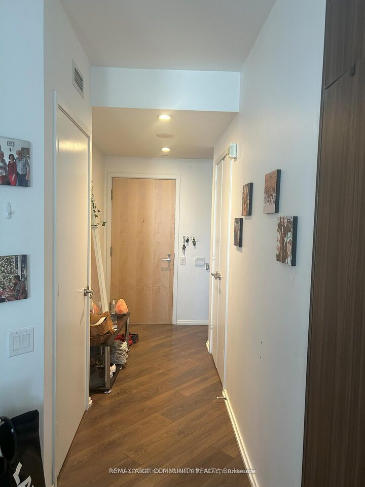 Property Photo: 45 Charles Street E 2709 ON M4Y 1S2