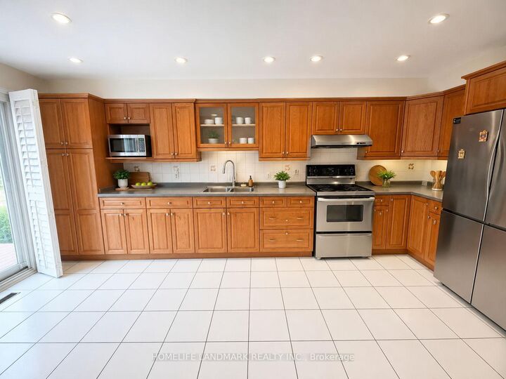 Property Photo: 4674 Antelope Crescent ON L4Z 2X1