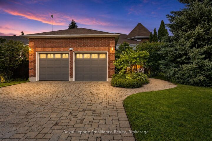 1423 Glenforest Crescent — photo 1