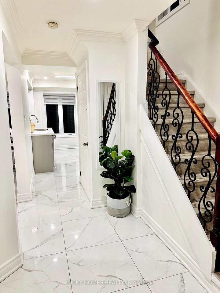 39 Laidlaw Drive — photo 1