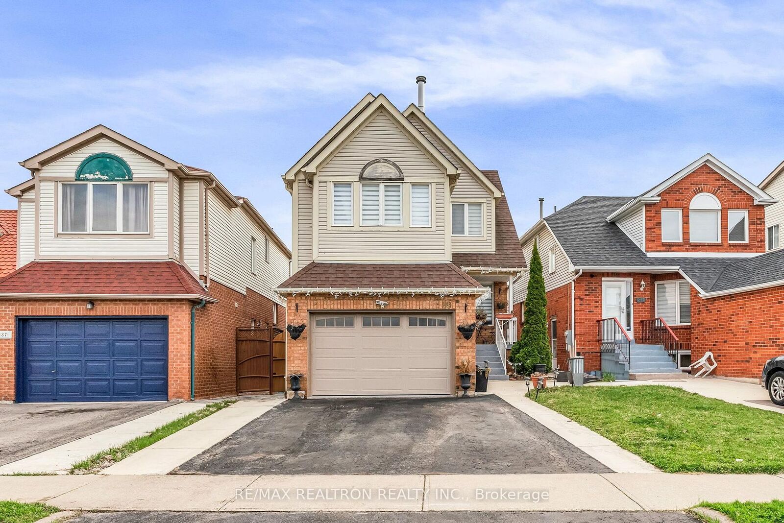 Property Photo:  89 Beaconsfield Avenue  ON L6Y 4R6 