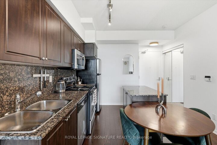 Property Photo:  215 Fort York Boulevard 711  ON M5V 4A2 