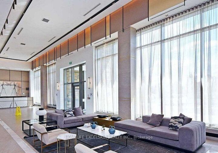 Property Photo: 4675 Metcalfe Avenue 804 ON L5M 0Z8