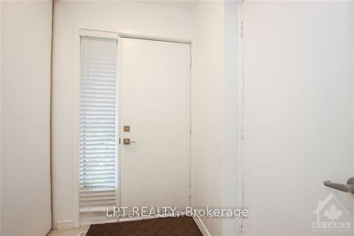 Property Photo:  121 Erin Crescent  ON K1V 9Z3 