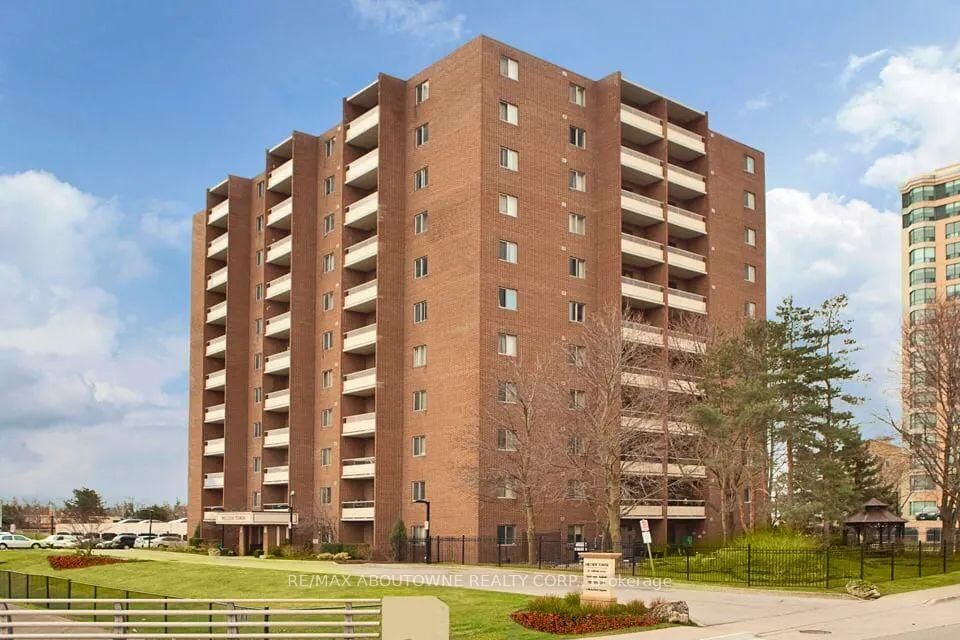 Property Photo:  82 Millside Drive 105  ON L9T 4A1 