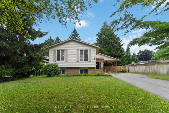 3 Fallingbrook Drive — photo 1