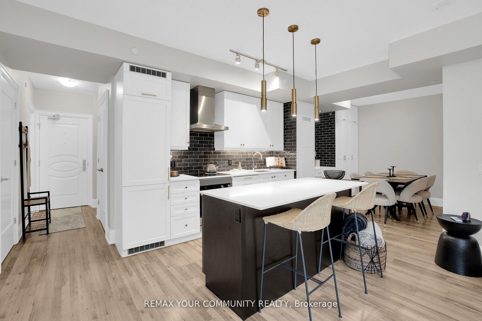 Property Photo: 9085 Jane Street 523 ON L4K 0L8