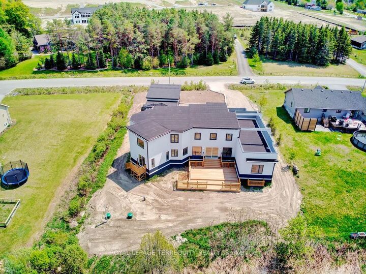 Property Photo:  9 Rustlewood Avenue  ON L0A 1A0 
