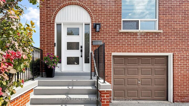 Property Photo:  2445 Homelands Drive 18  ON L5K 2C6 