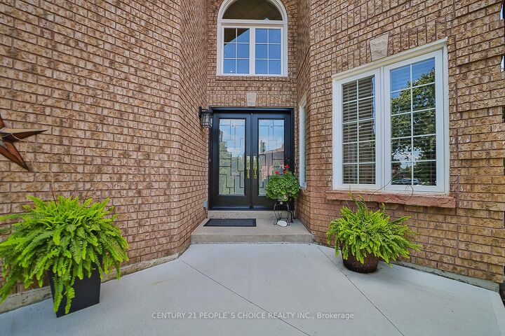 Property Photo: 3596 Nutcracker Drive ON L5N 6G1