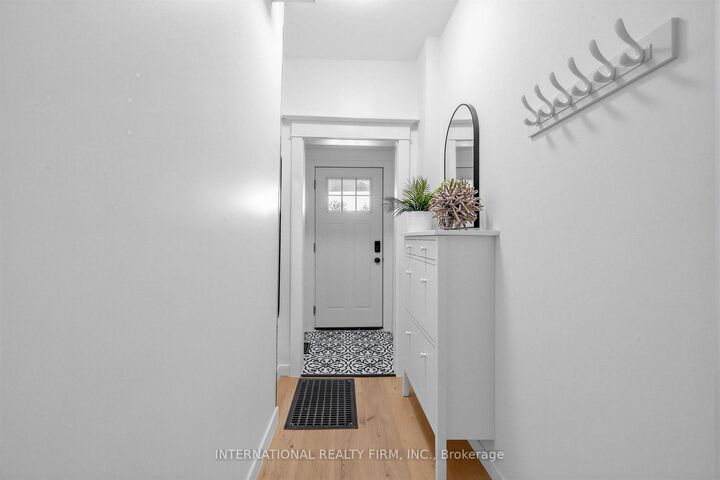 Property Photo:  793 Dufferin Street Upper  ON M6H 3K8 