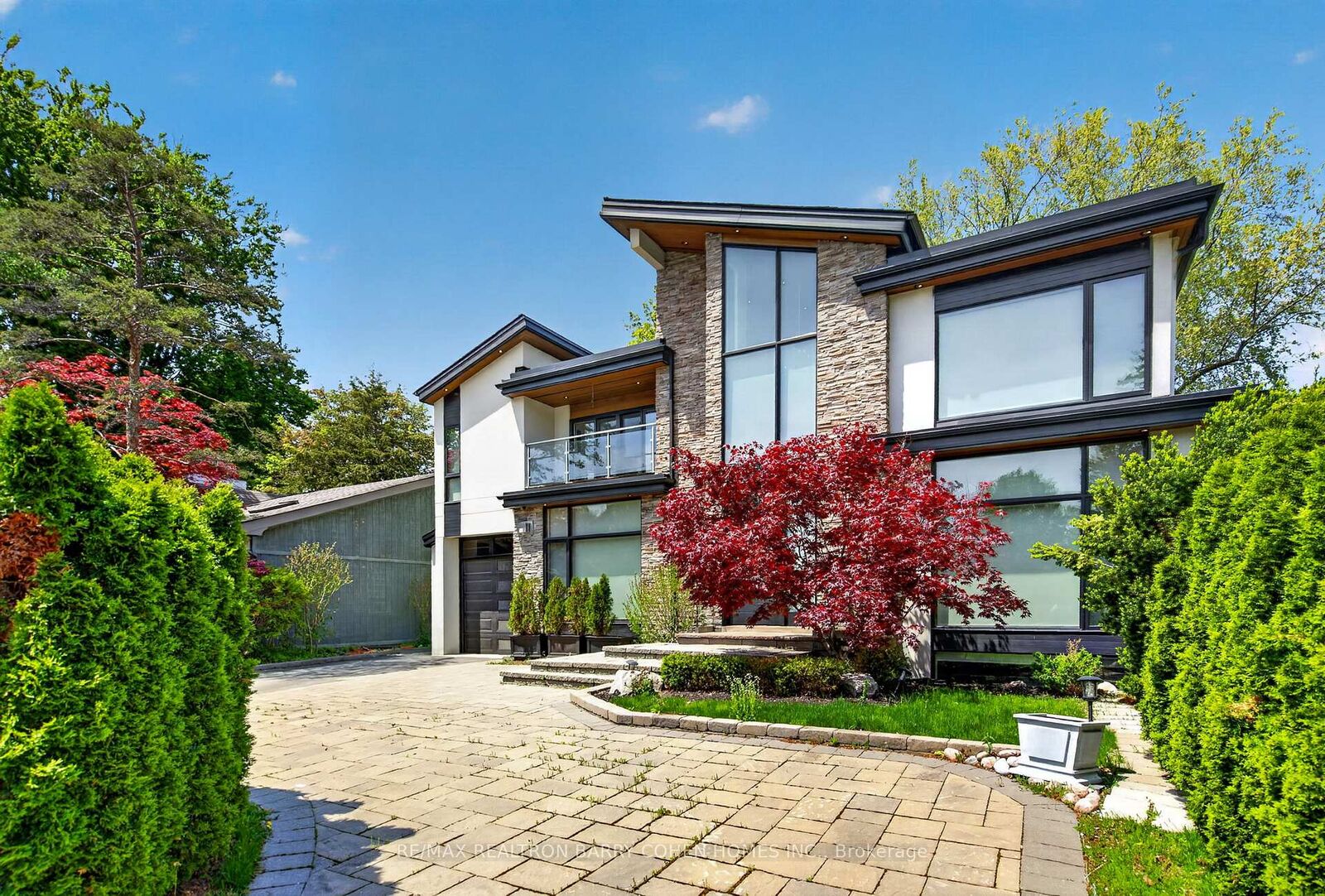 Property Photo: 16 Chipping Road ON M3B 1L1