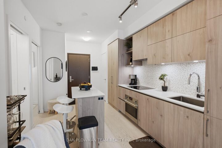 Property Photo: 1 Yorkville Avenue 901 ON M4W 0B1