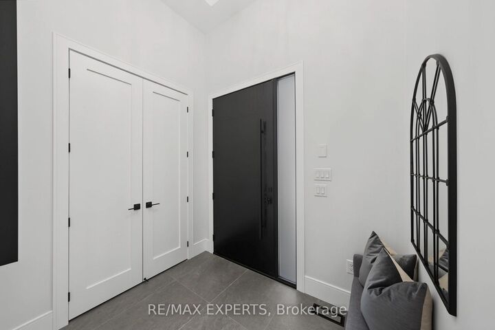 Property Photo: 1062 Alexandra Avenue ON L5E 1Z8