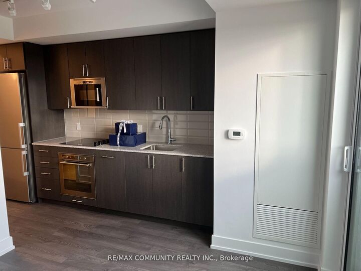 Property Photo:  2550 Simcoe Street N 903  ON L1L 0R5 