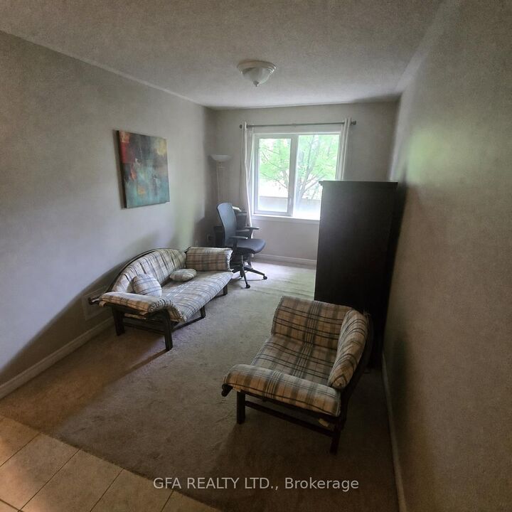 Property Photo:  2600 Glengarry Road 9  ON L5C 0A2 