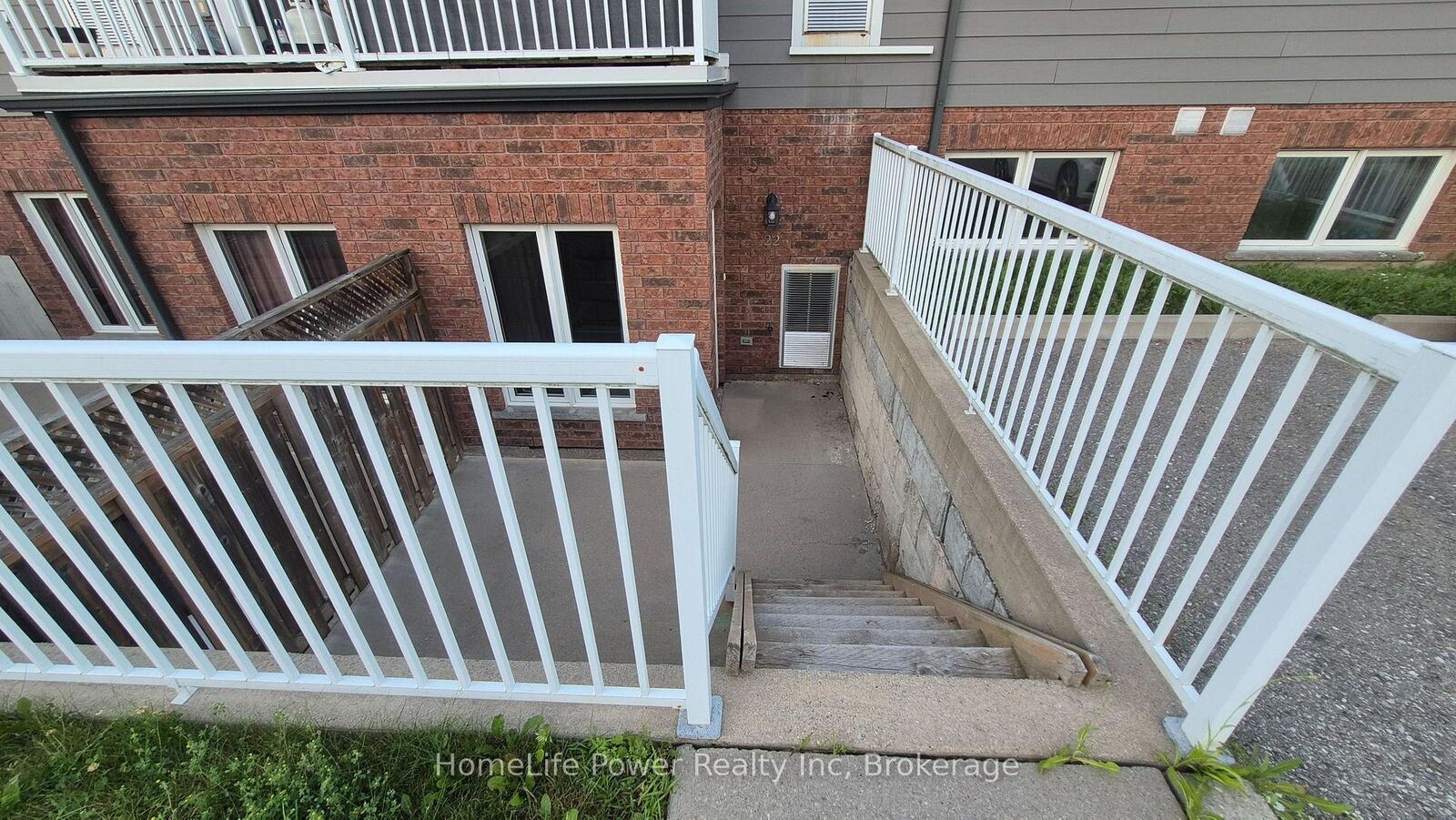 Property Photo:  225 Riddell Street 22  ON N4S 6N2 