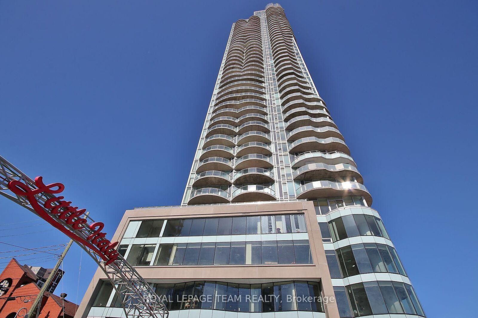 Property Photo: 805 Carling Avenue 1508 ON K1S 5W9