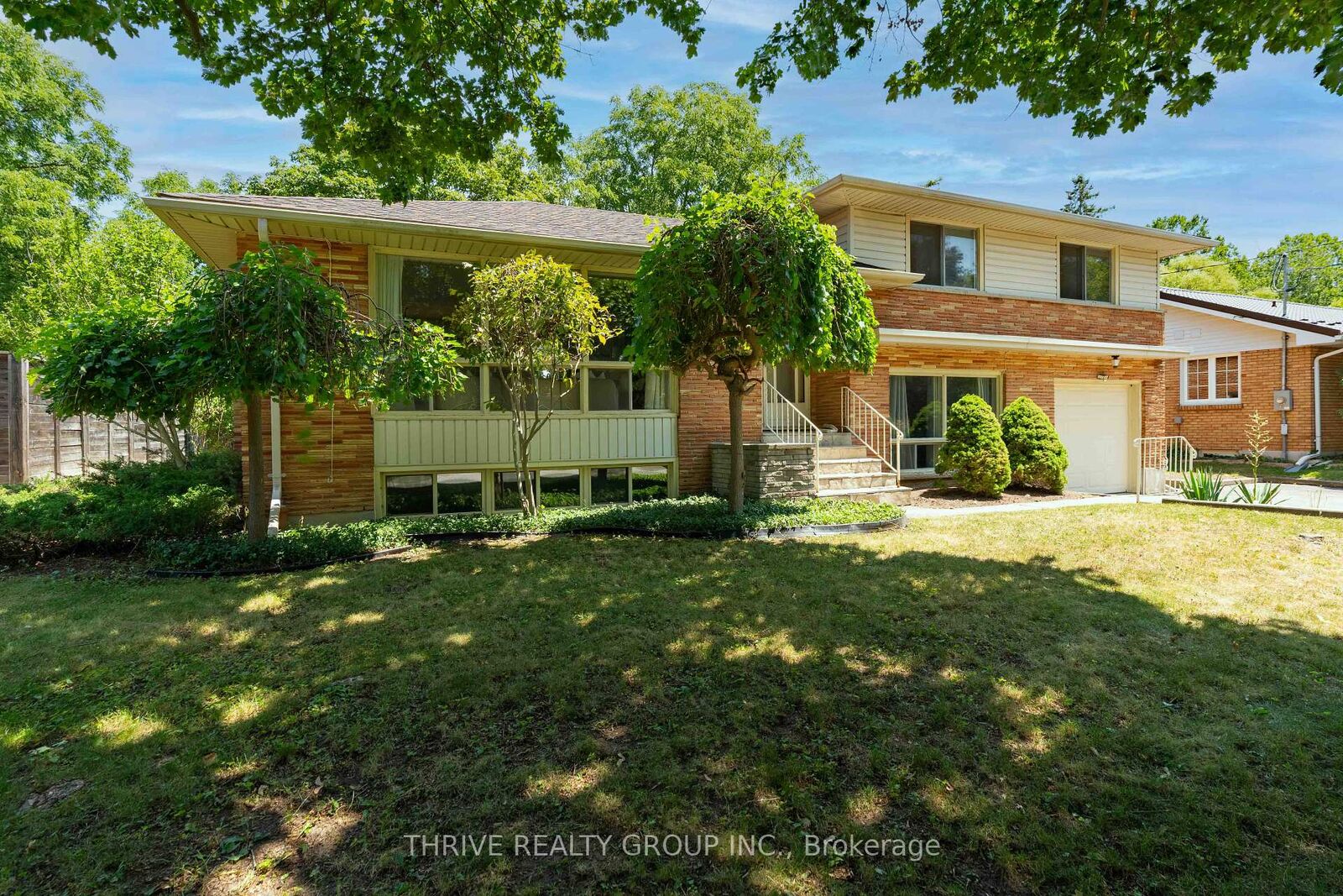 Property Photo: 85 Bloomfield Drive ON N6G 1P4