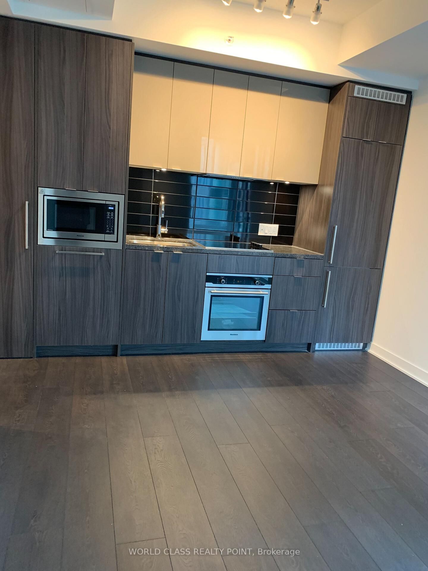 Property Photo:  115 Blue Jays Way 1212  ON M5V 0N4 