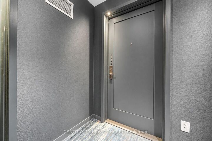 Property Photo:  28 Wellesley Street E 1902  ON M4Y 0C4 