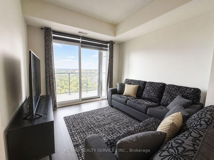 Property Photo:  202 Burnhamthorpe Road E 2108  ON L5A 0B2 