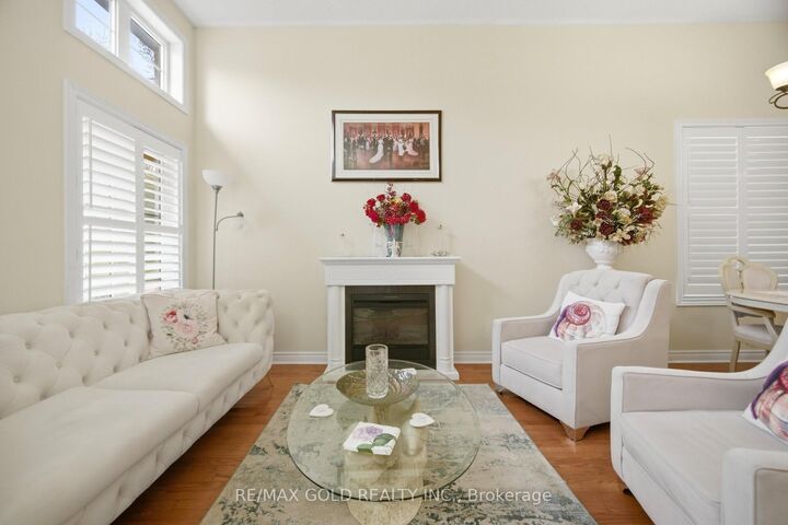 Property Photo:  77 Trailside Walk  ON L6S 6H6 