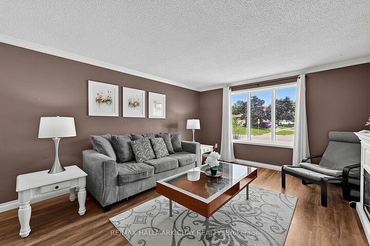 Property Photo:  73 Browning Trail  ON L4N 6J4 