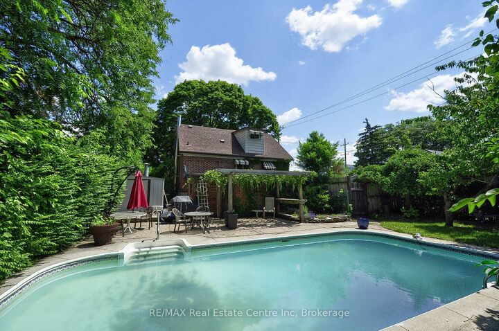 Property Photo:  285 Albert Street W  ON N2L 3T9 