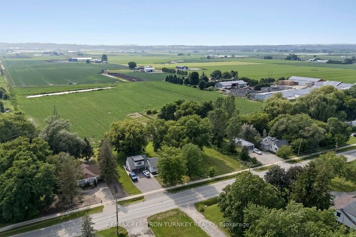 18930 Dufferin Street — photo 1