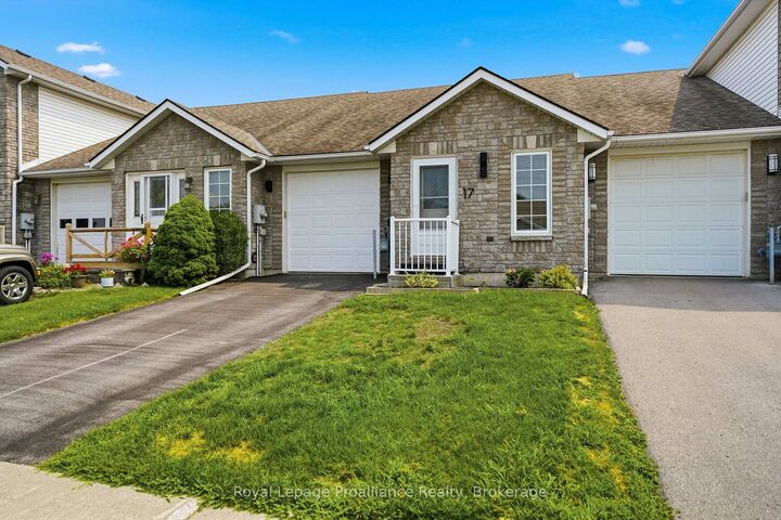Property Photo: 17 Alder Court ON K8P 5L5