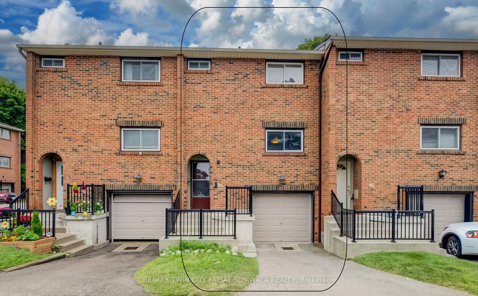 Property Photo: 201 Silvercreek Parkway N 14 ON N1H 3T4